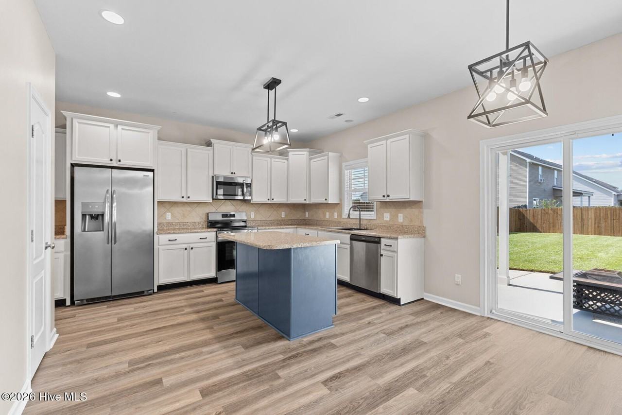 403 Zircon Ct - Photo 6 of 29