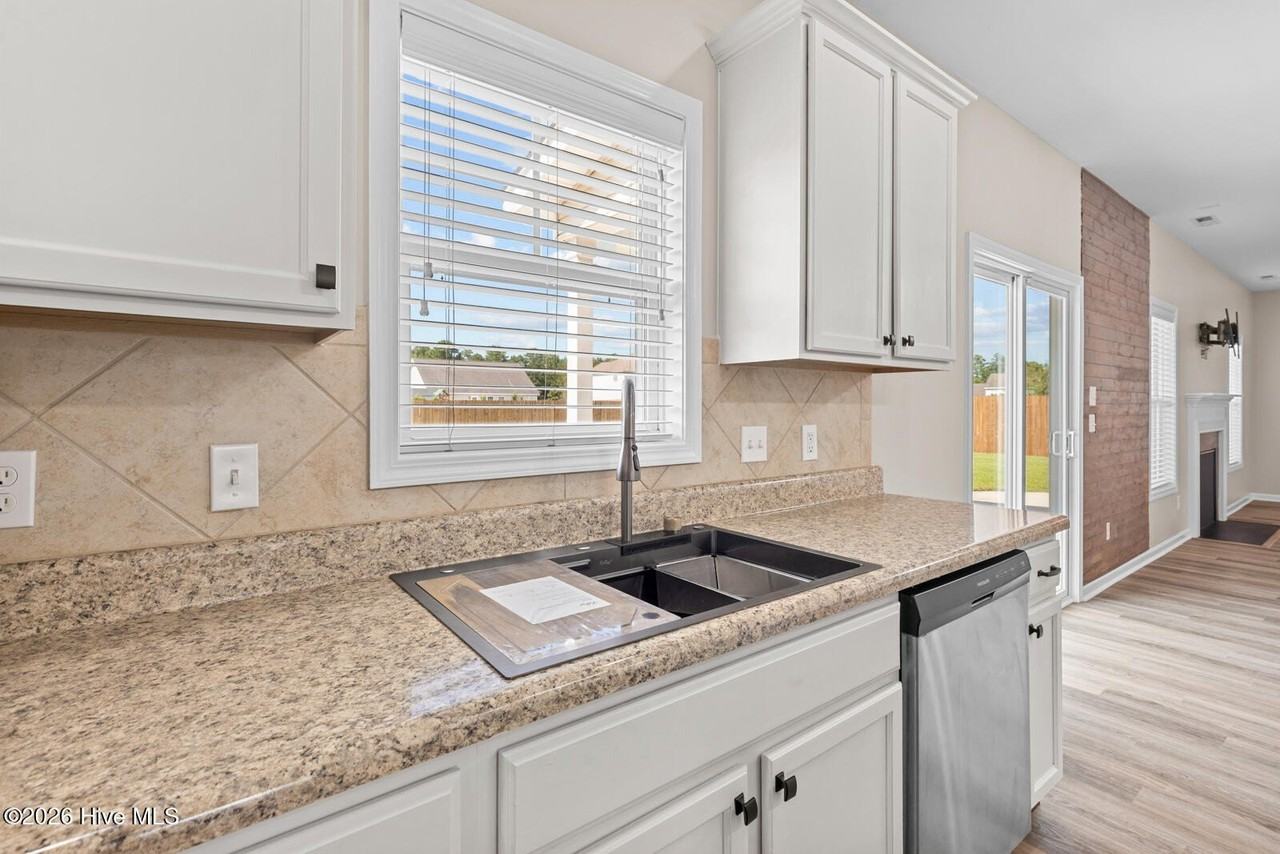 403 Zircon Ct - Photo 7 of 29