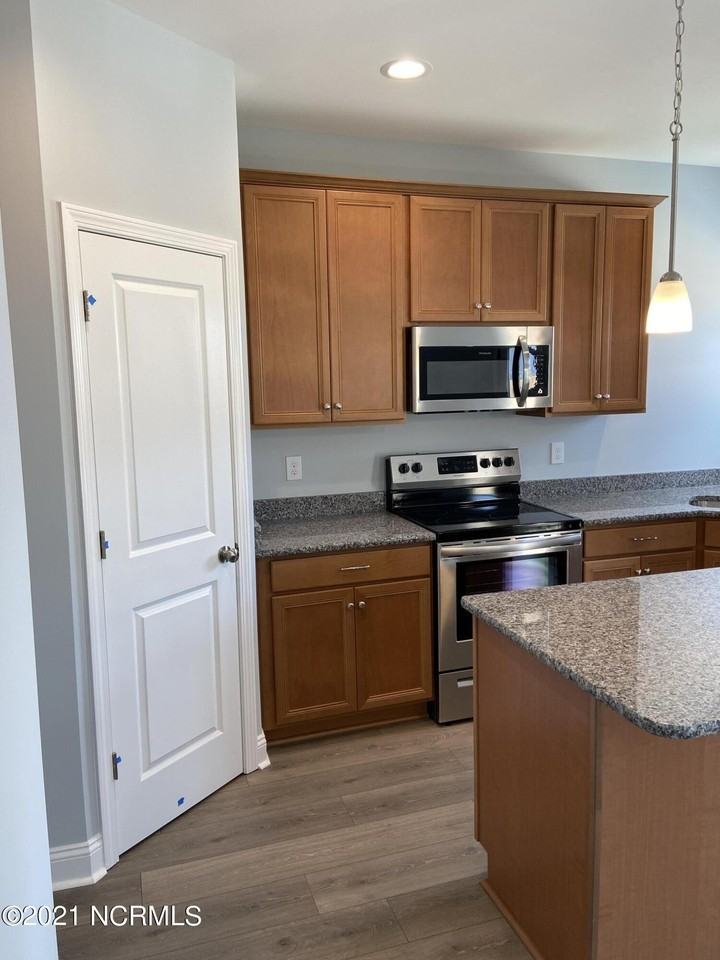 4612 Runaway Bay Ln - Photo 5 of 27