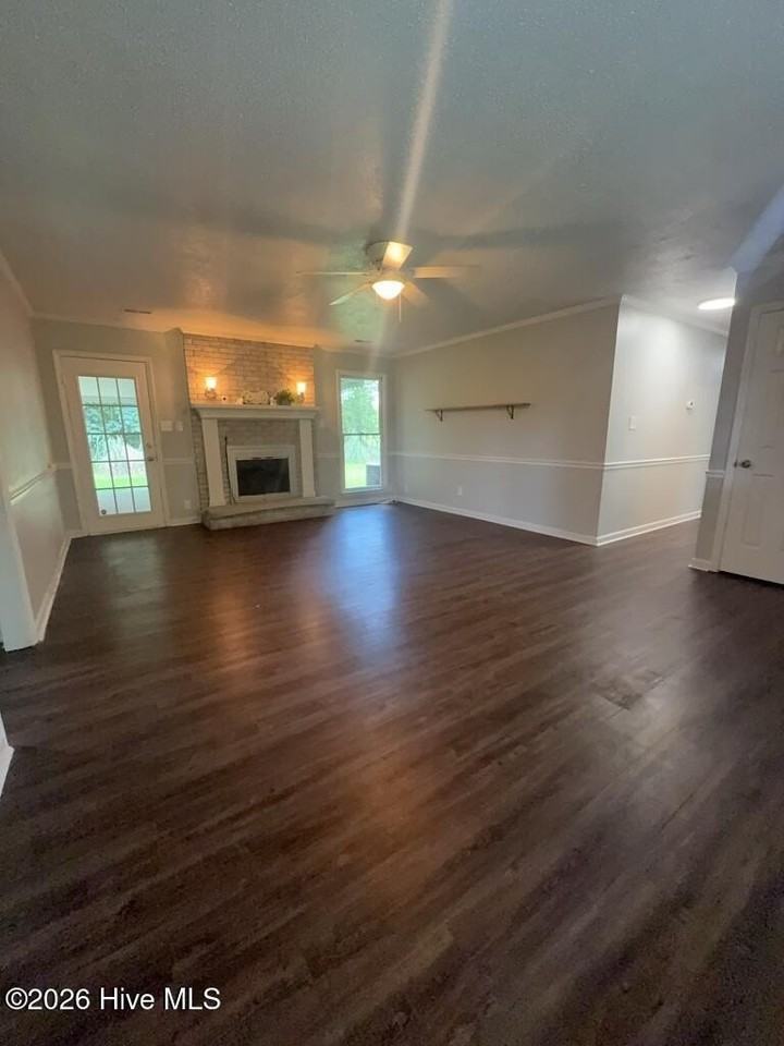 135 Yates Ln - Photo 3 of 15