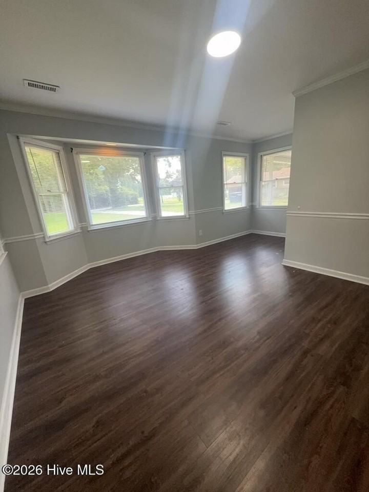 135 Yates Ln - Photo 6 of 15