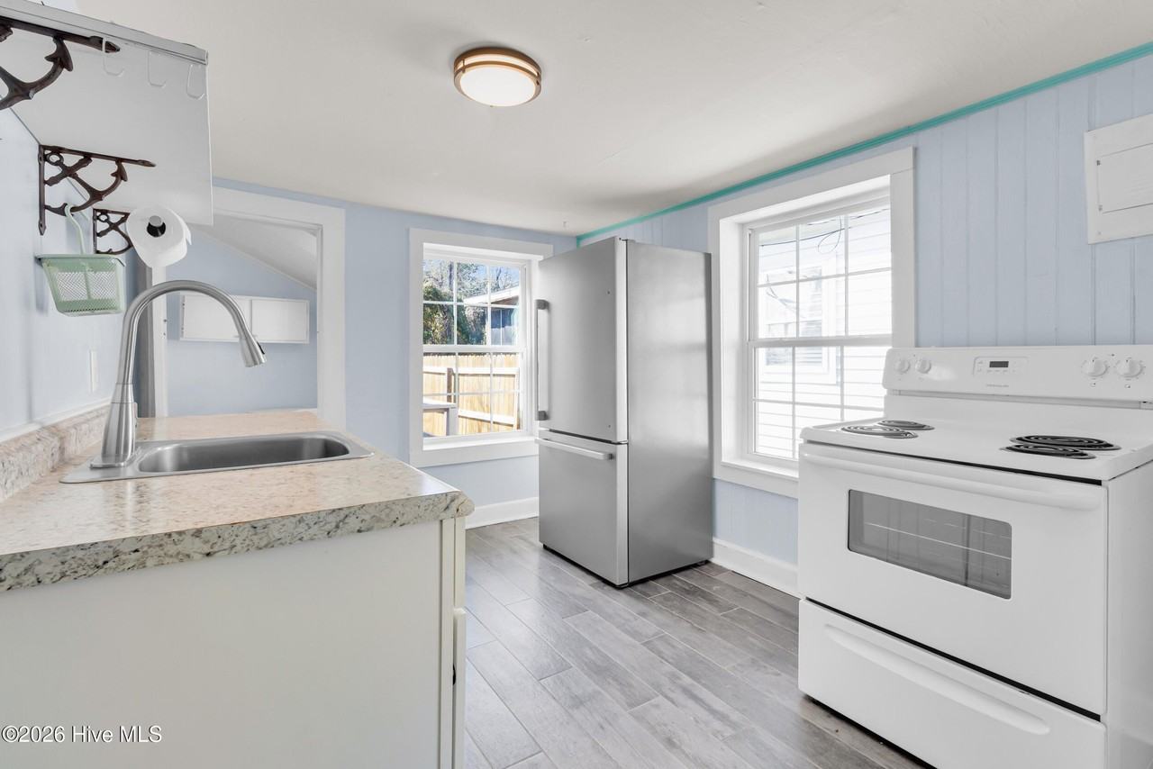 2107 Bay St - Photo 5 of 28
