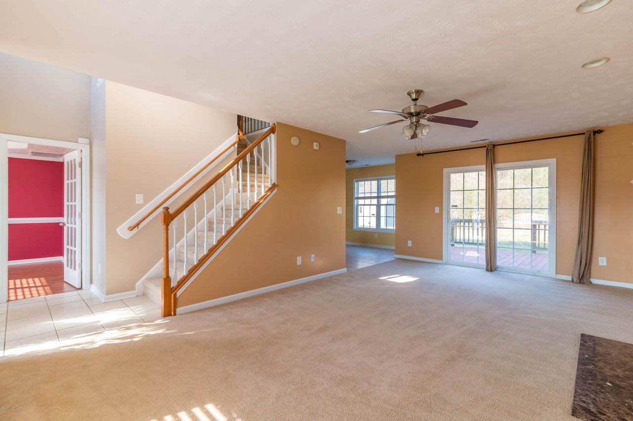153 Louie Ln - Photo 2 of 17