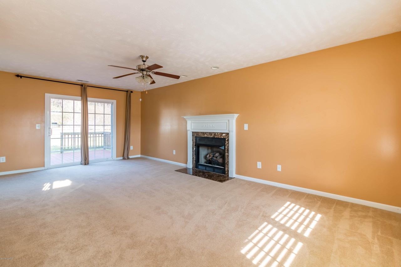 153 Louie Ln - Photo 4 of 17