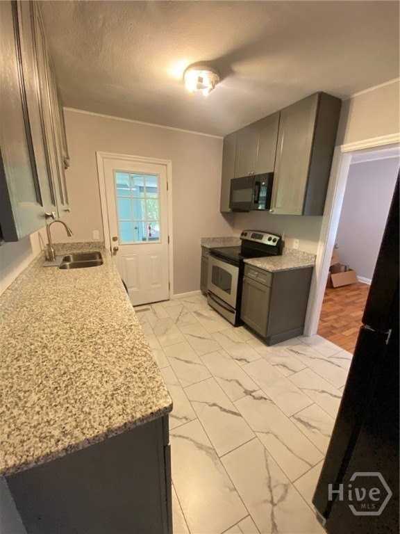 2219 E 40th St - Photo 4 of 13