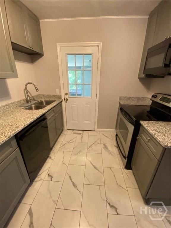 2219 E 40th St - Photo 5 of 13