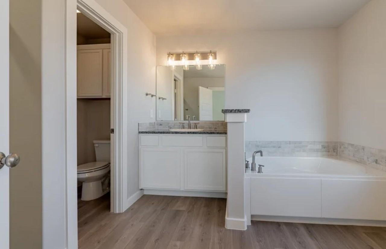 619 E 16th St - Photo 5 of 7