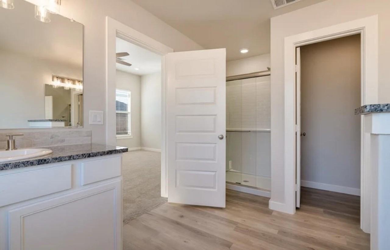 619 E 16th St - Photo 6 of 7