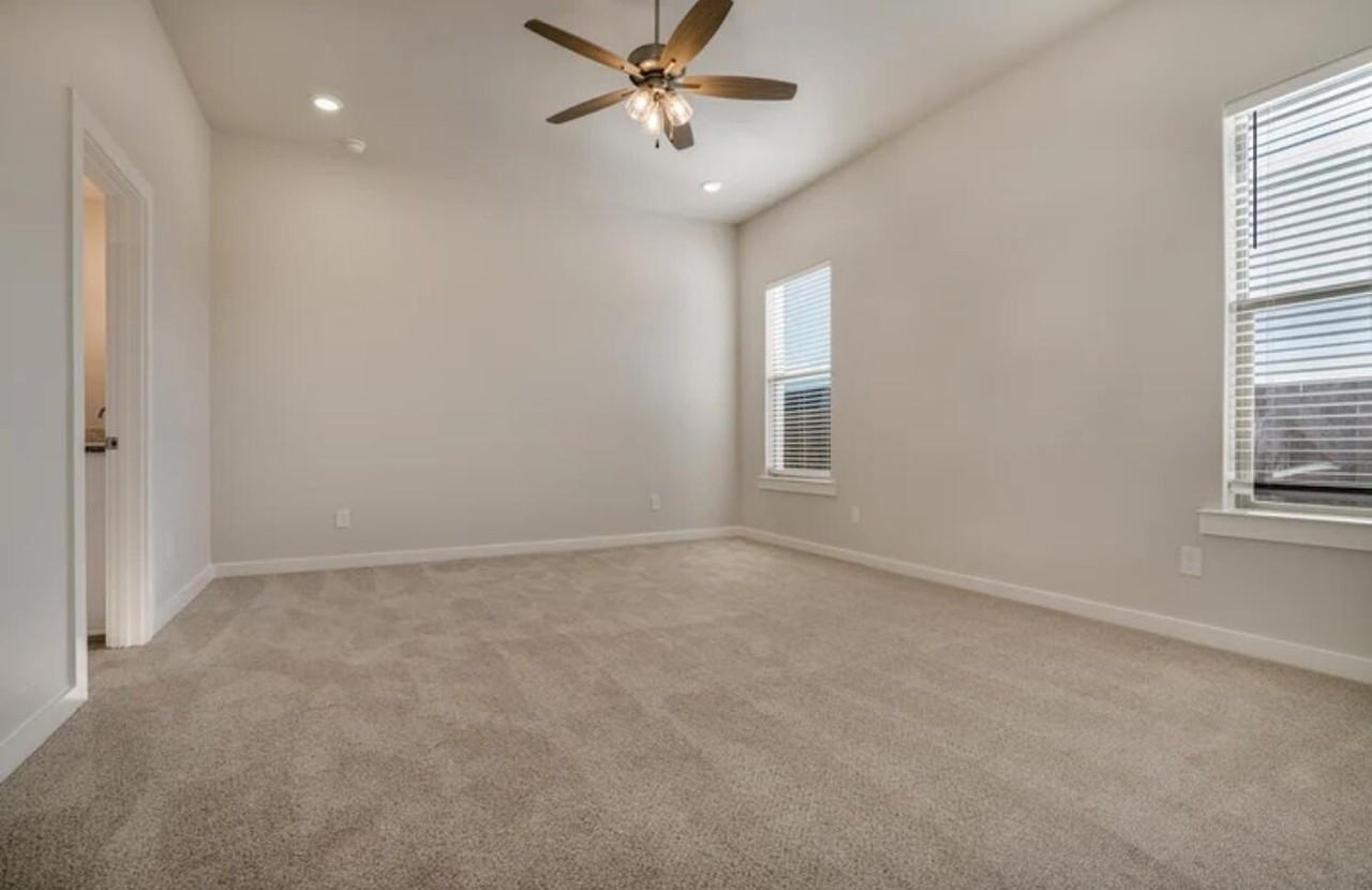 620 E 16th St - Photo 4 of 7