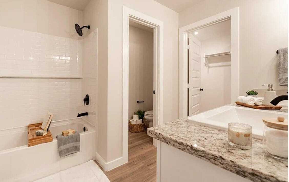 617 E 16th St - Photo 7 of 9