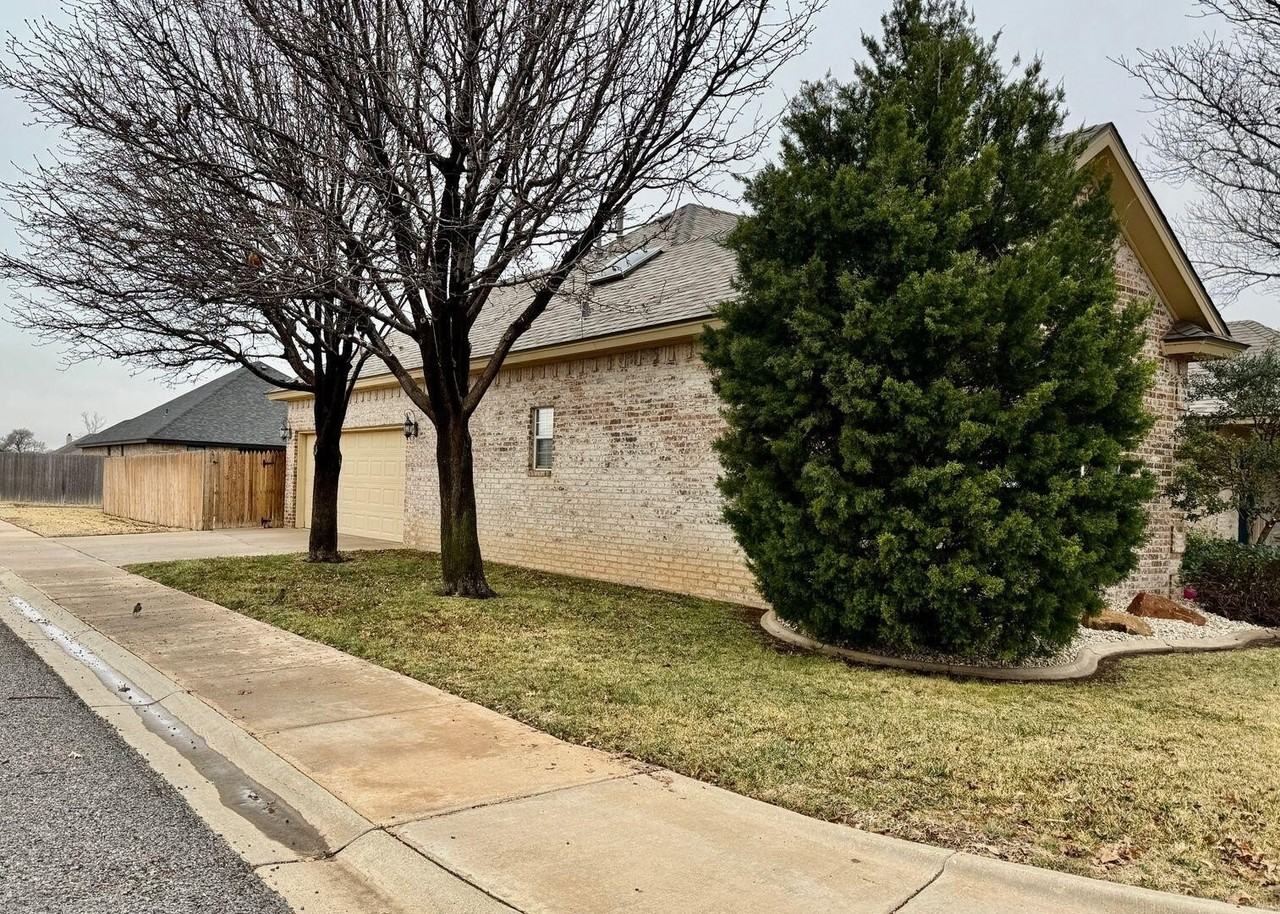 311 Longhorn St - Photo 4 of 33