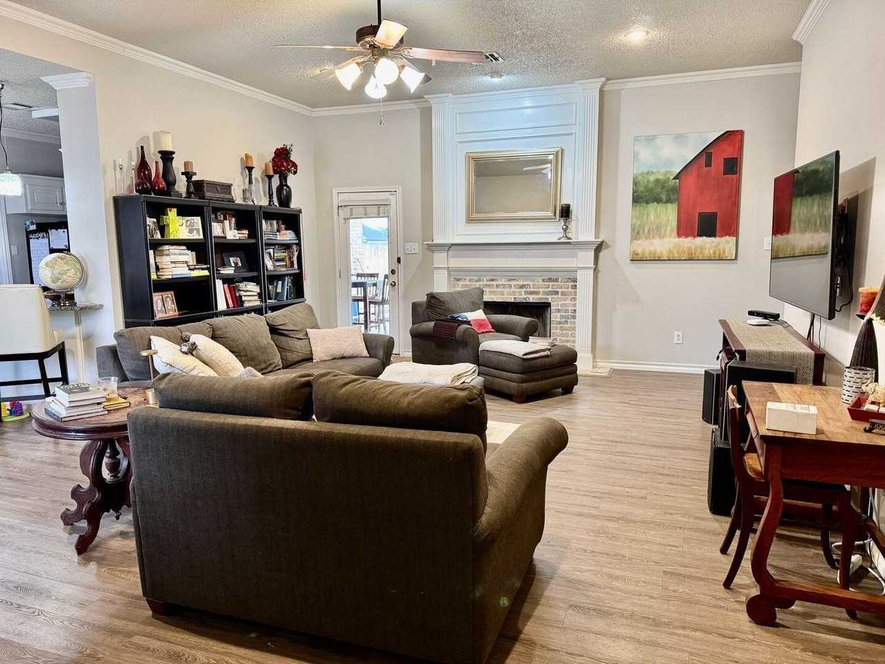 311 Longhorn St - Photo 5 of 33
