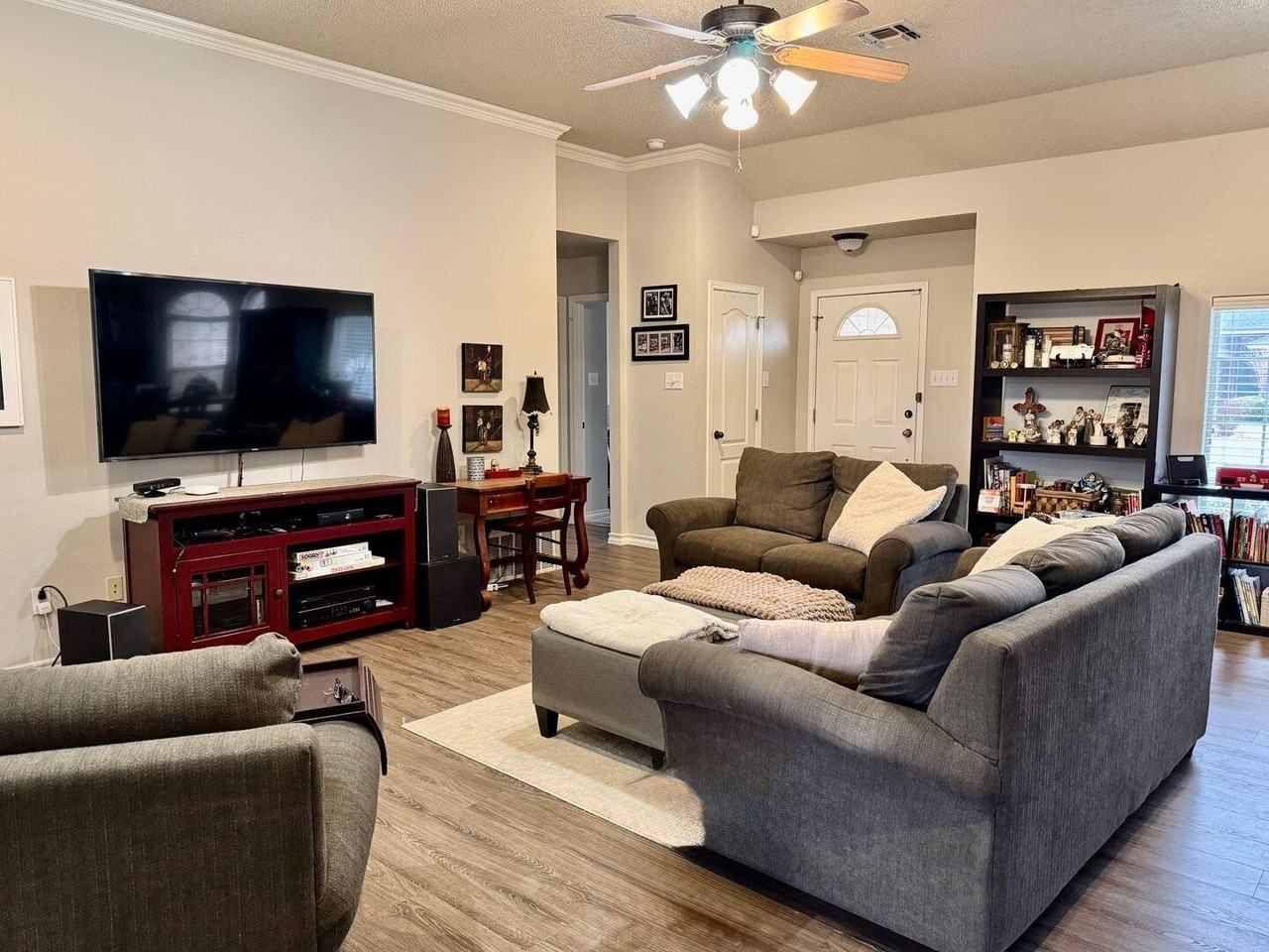 311 Longhorn St - Photo 6 of 33
