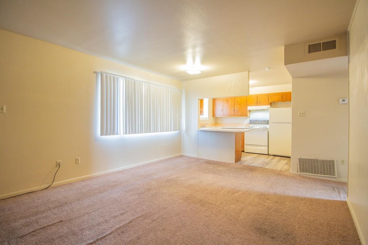 2500 W 26th St #3 - Photo 2 of 13