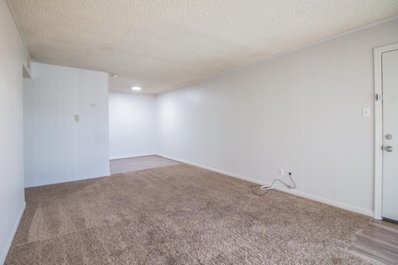 2500 W 26th St #B4 - Photo 2 of 14