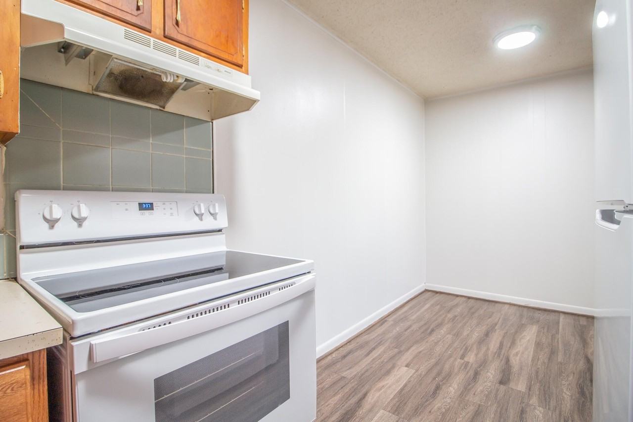 2500 W 26th St #B4 - Photo 5 of 14