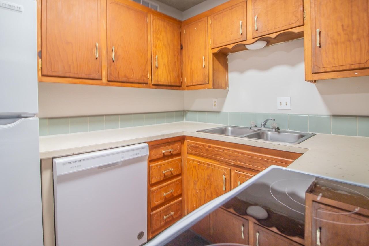 2500 W 26th St #B4 - Photo 6 of 14