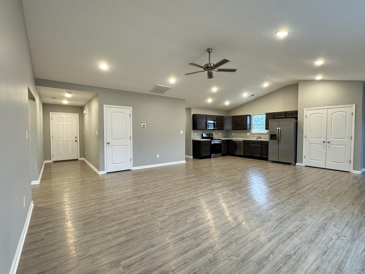 145 Candy Apple Ln - Photo 4 of 24