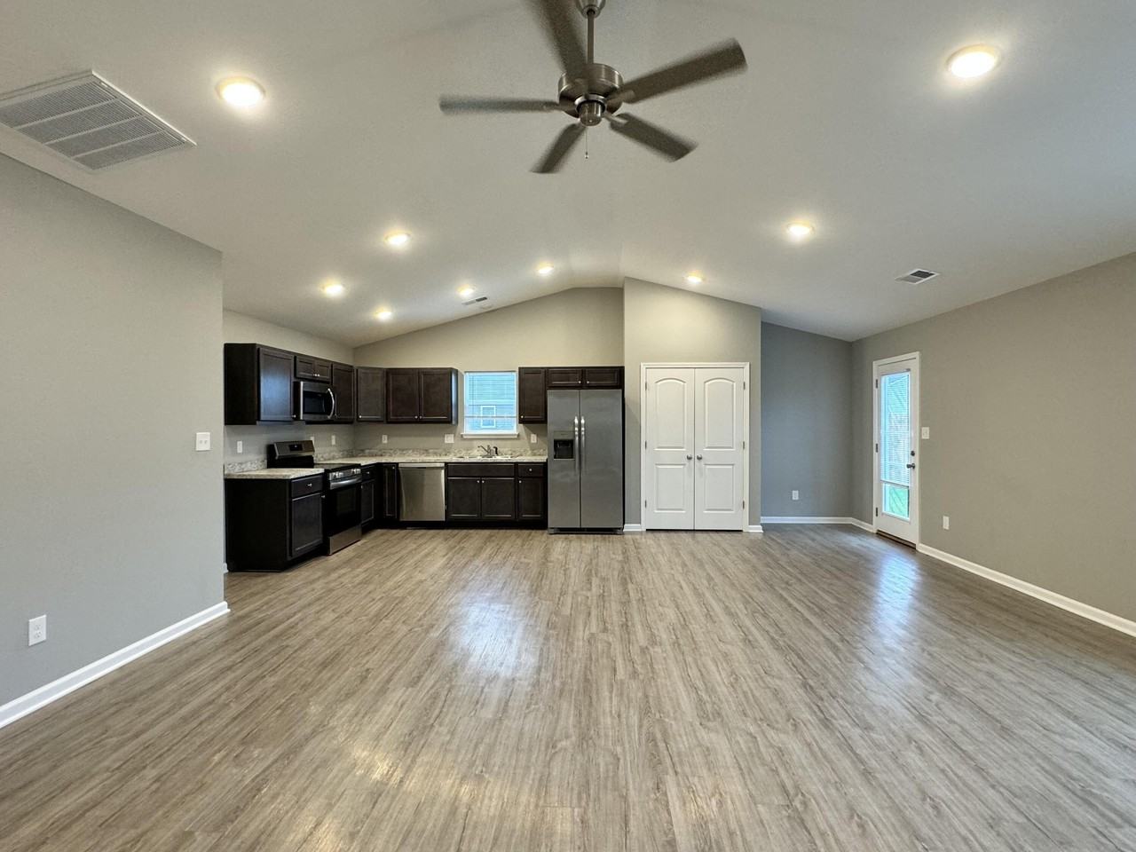 145 Candy Apple Ln - Photo 6 of 24