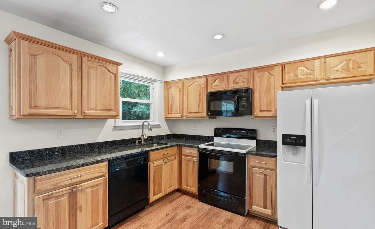 7660 Turnbrook Dr - Photo 5 of 21