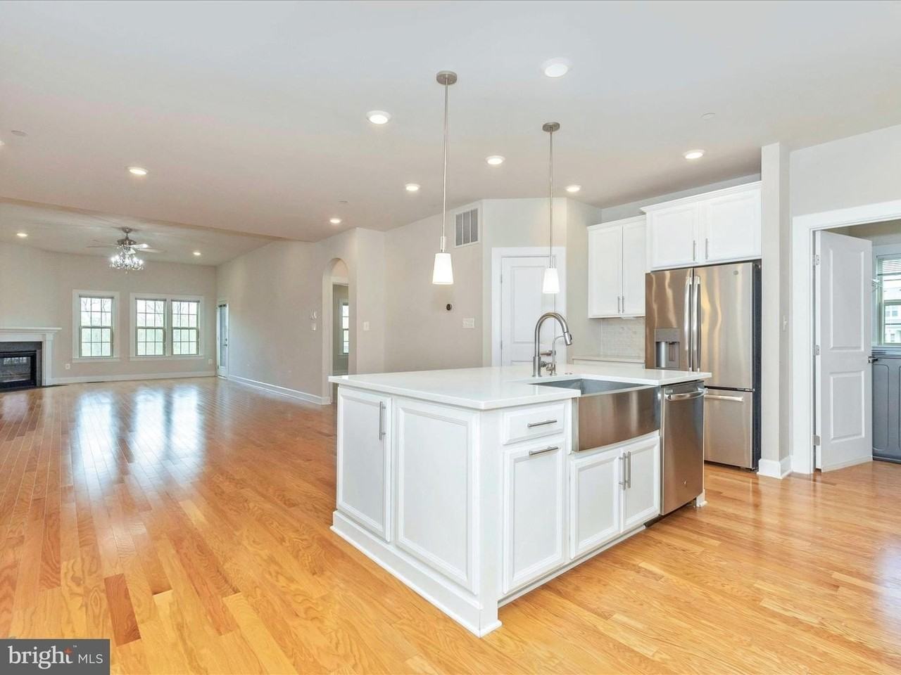 3838 Fulham Rd - Photo 4 of 50