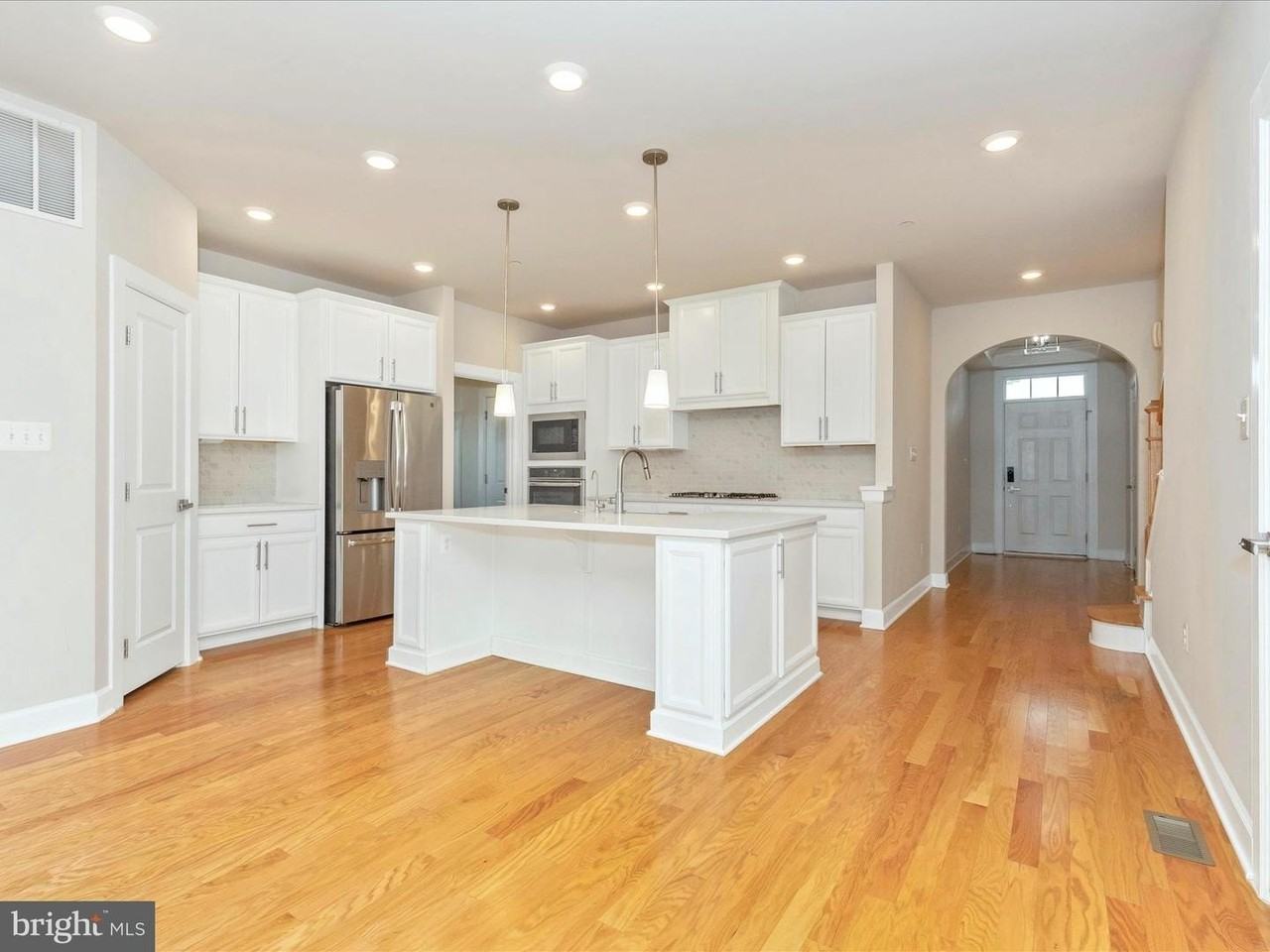 3838 Fulham Rd - Photo 5 of 50
