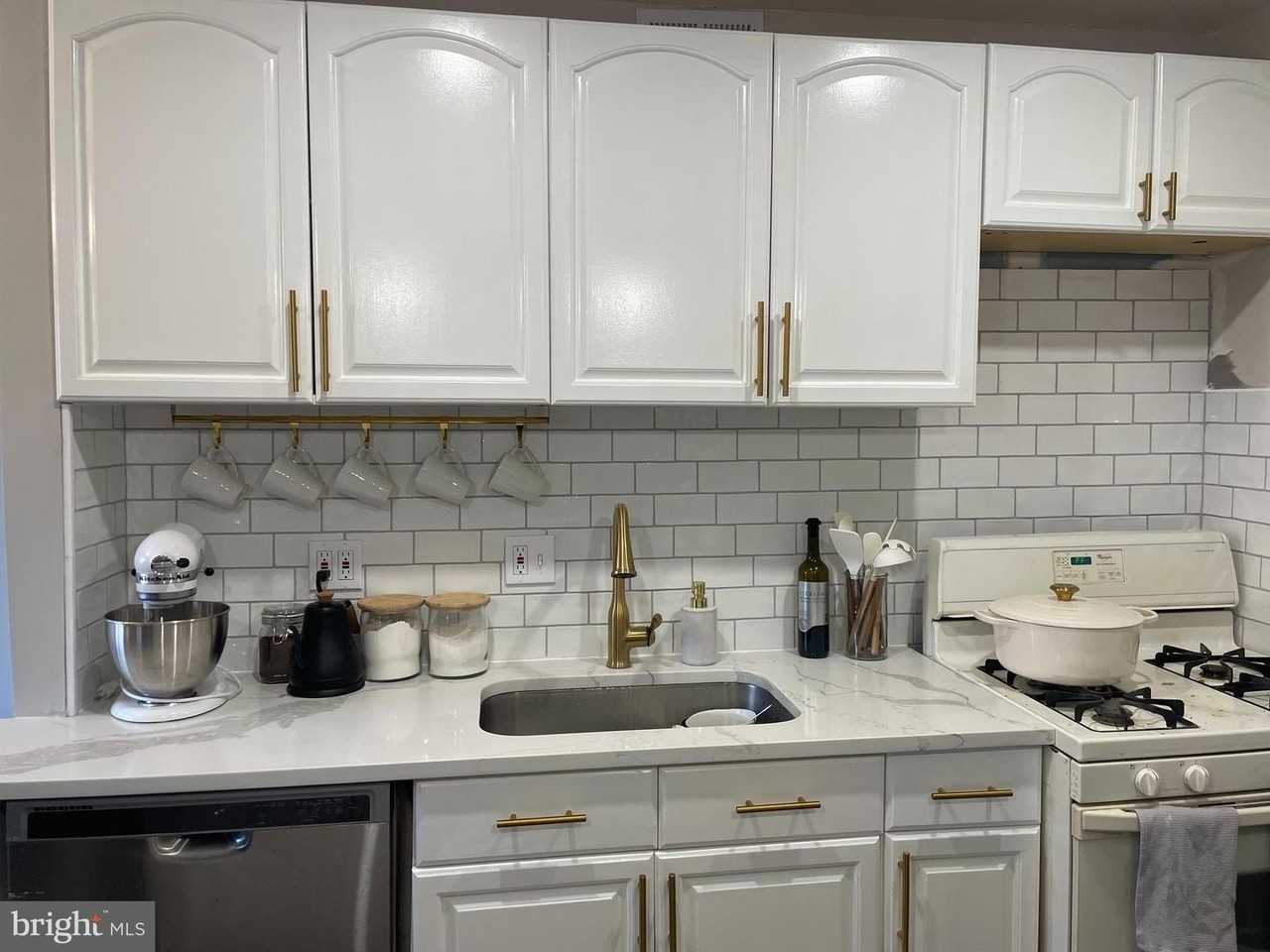 12207 Braxfield Ct - Photo 4 of 7