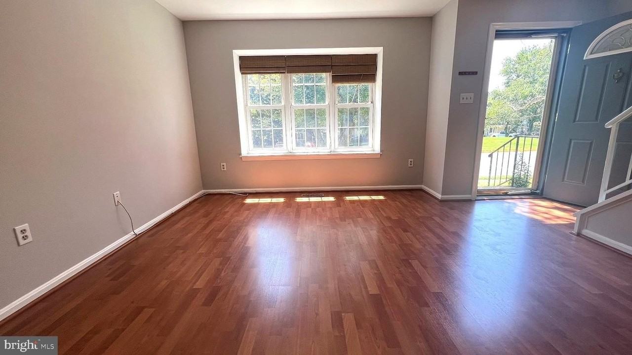 5808 Waterdale Ct - Photo 5 of 30