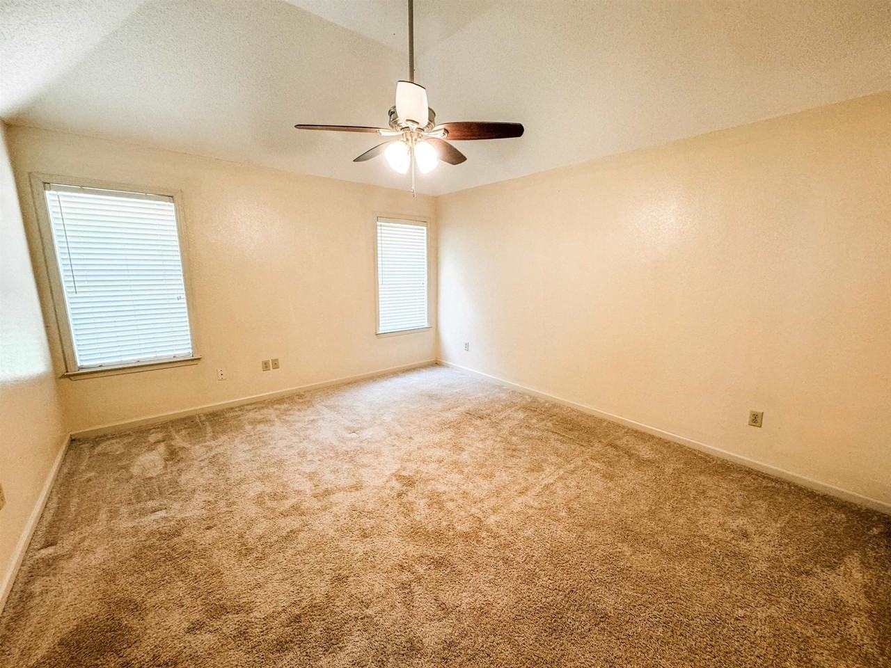1294 River Bank Dr - Photo 6 of 12