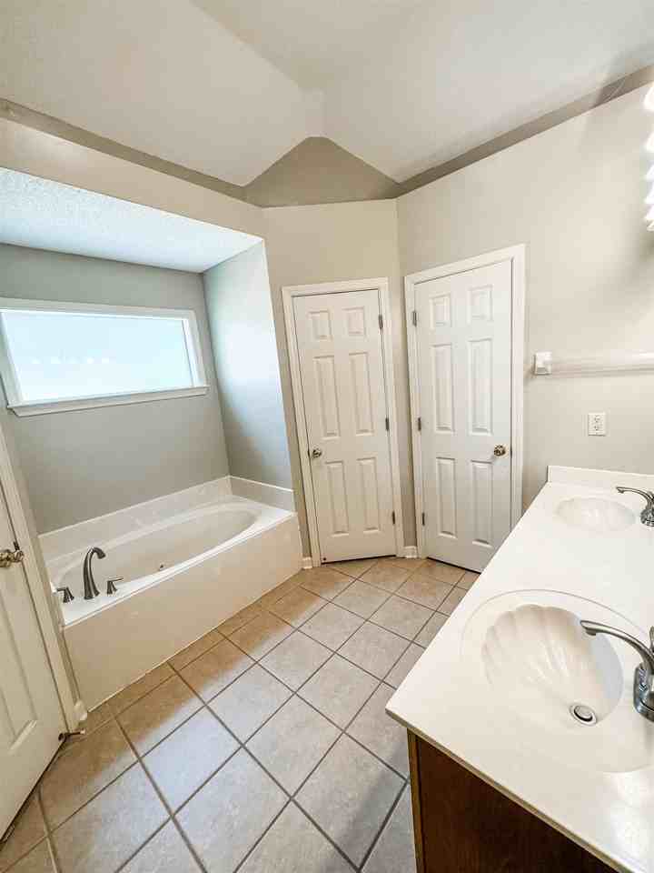 1294 River Bank Dr - Photo 7 of 12
