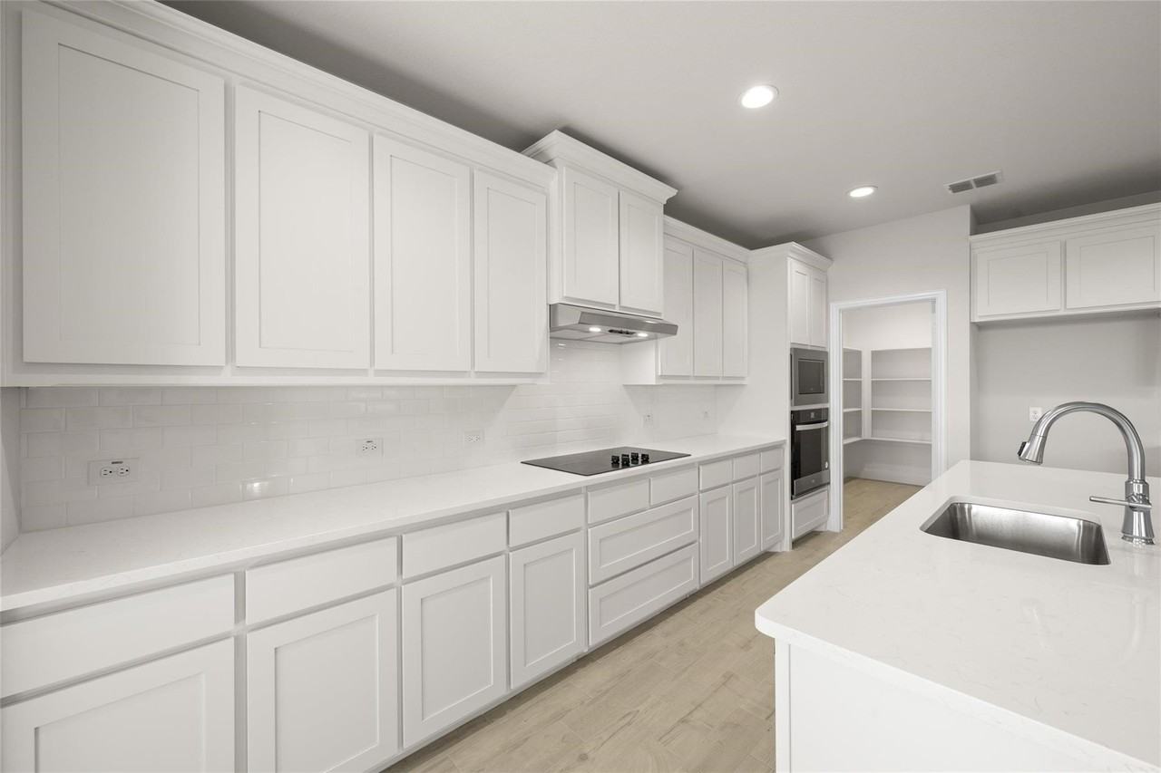 232 Restoration Avenue - Photo 5 of 10