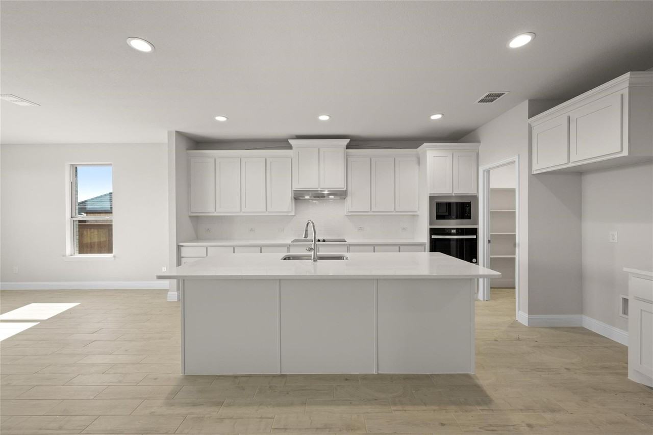 232 Restoration Avenue - Photo 4 of 10