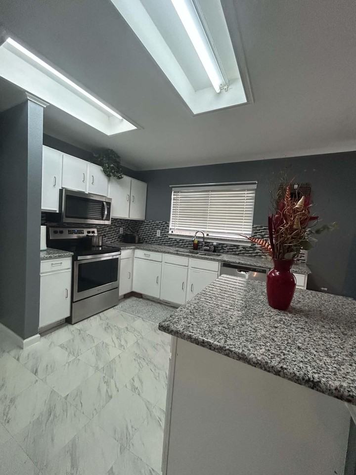 Chapel Ridge Dr - Photo 5 of 18