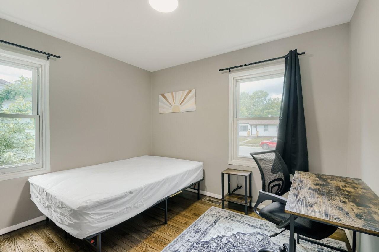 Clyde Ave - Photo 5 of 11