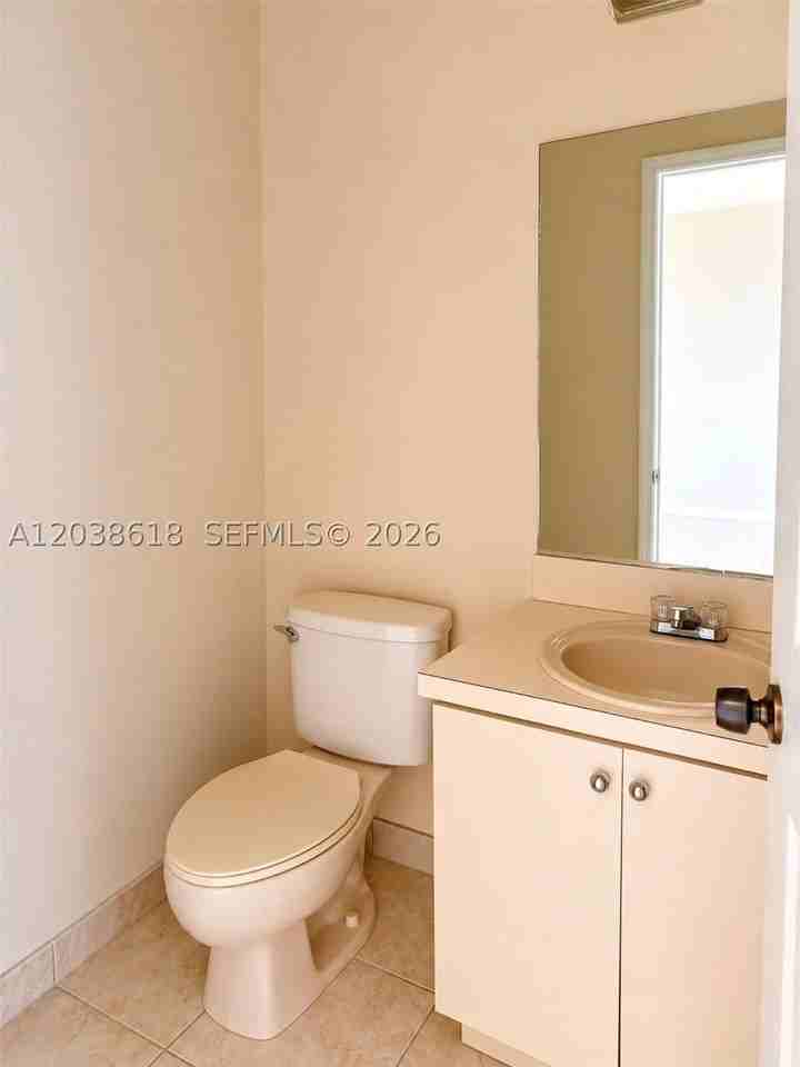 641 E Mowry Ct - Photo 4 of 9