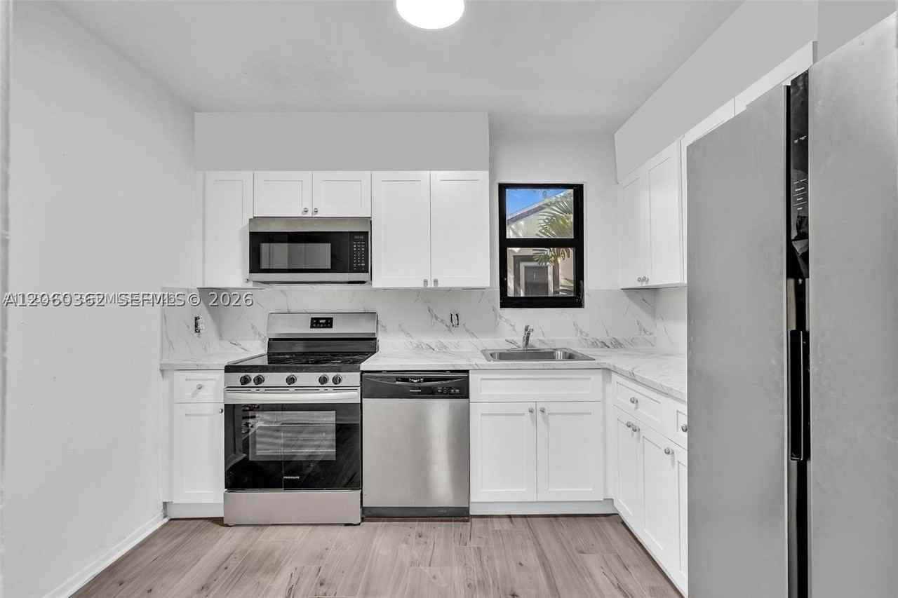 2750 Sw 26th St #MAIN - Photo 2 of 17