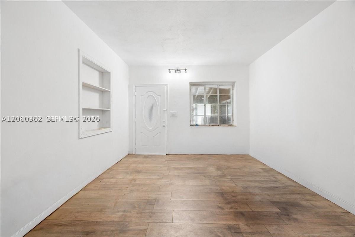 2750 Sw 26th St #MAIN - Photo 5 of 17