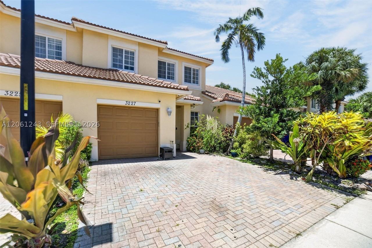 3227 Nw 32nd Ter