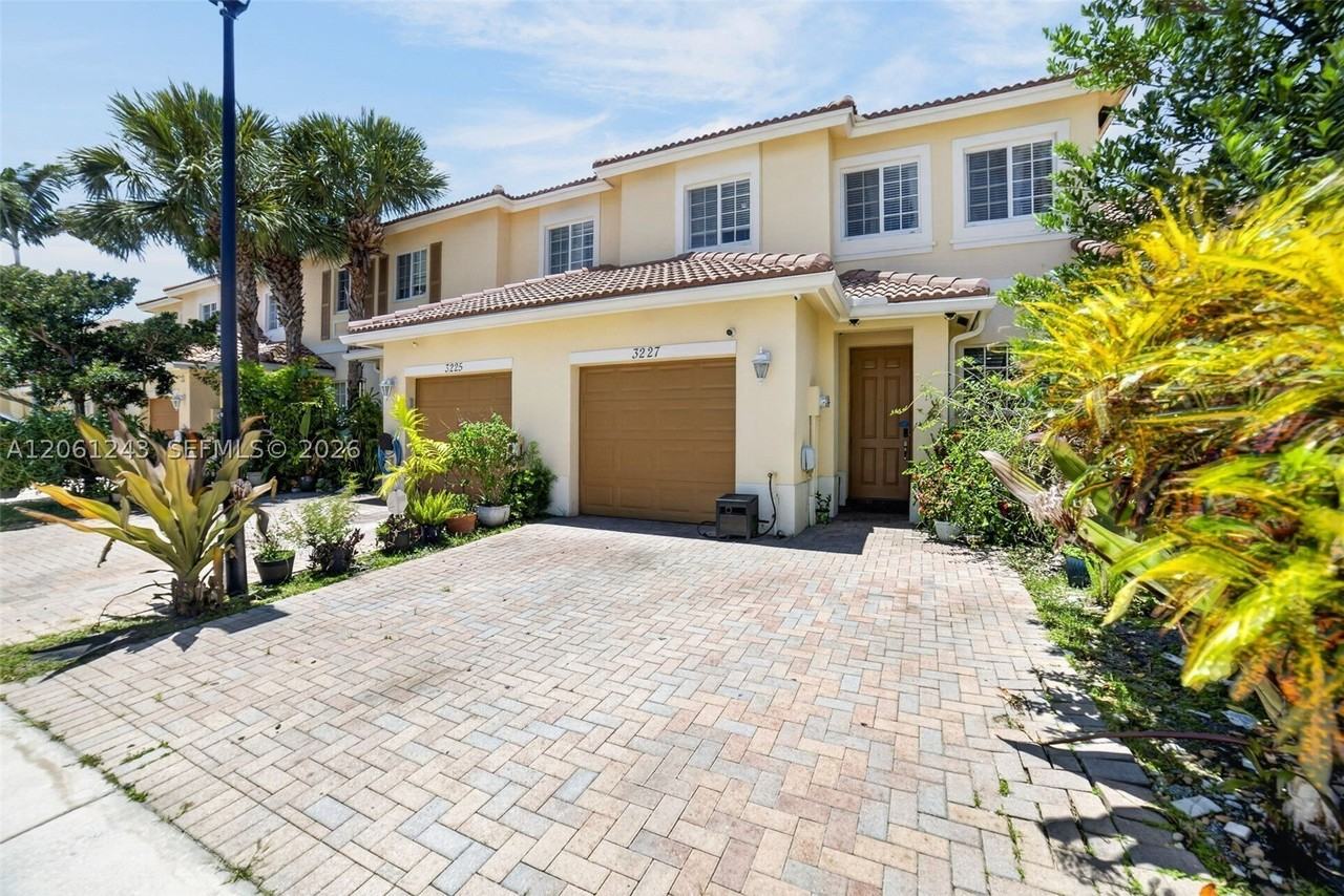 3227 Nw 32nd Ter - Photo 3 of 25