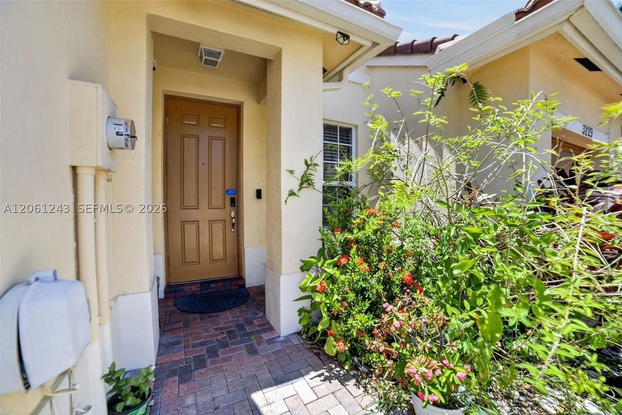 3227 Nw 32nd Ter - Photo 4 of 25