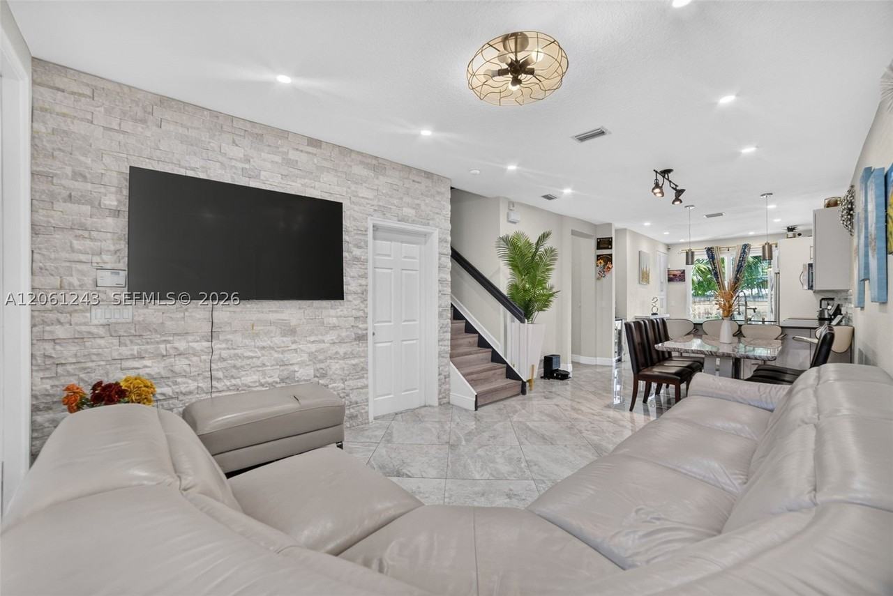 3227 Nw 32nd Ter - Photo 6 of 25
