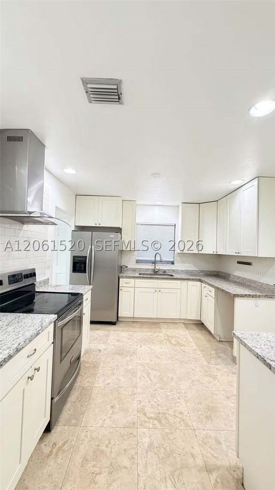 637 Sw 1st St - Photo 2 of 11