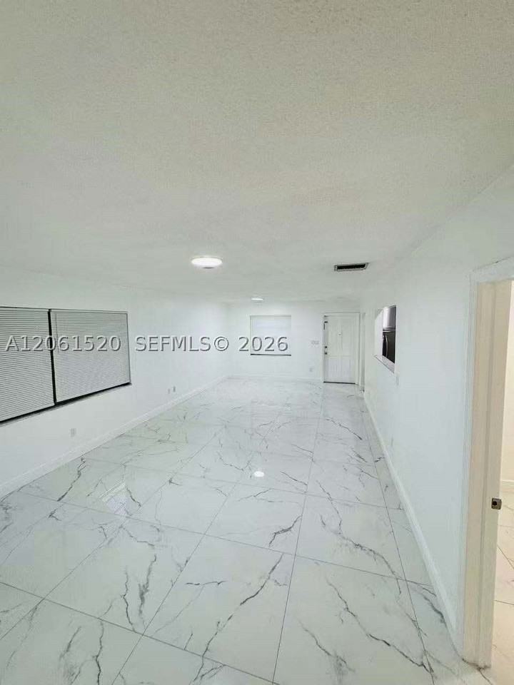 637 Sw 1st St - Photo 5 of 11