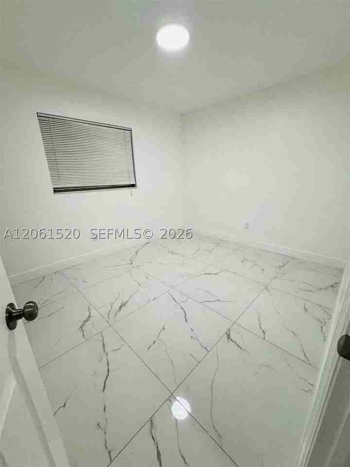 637 Sw 1st St - Photo 6 of 11