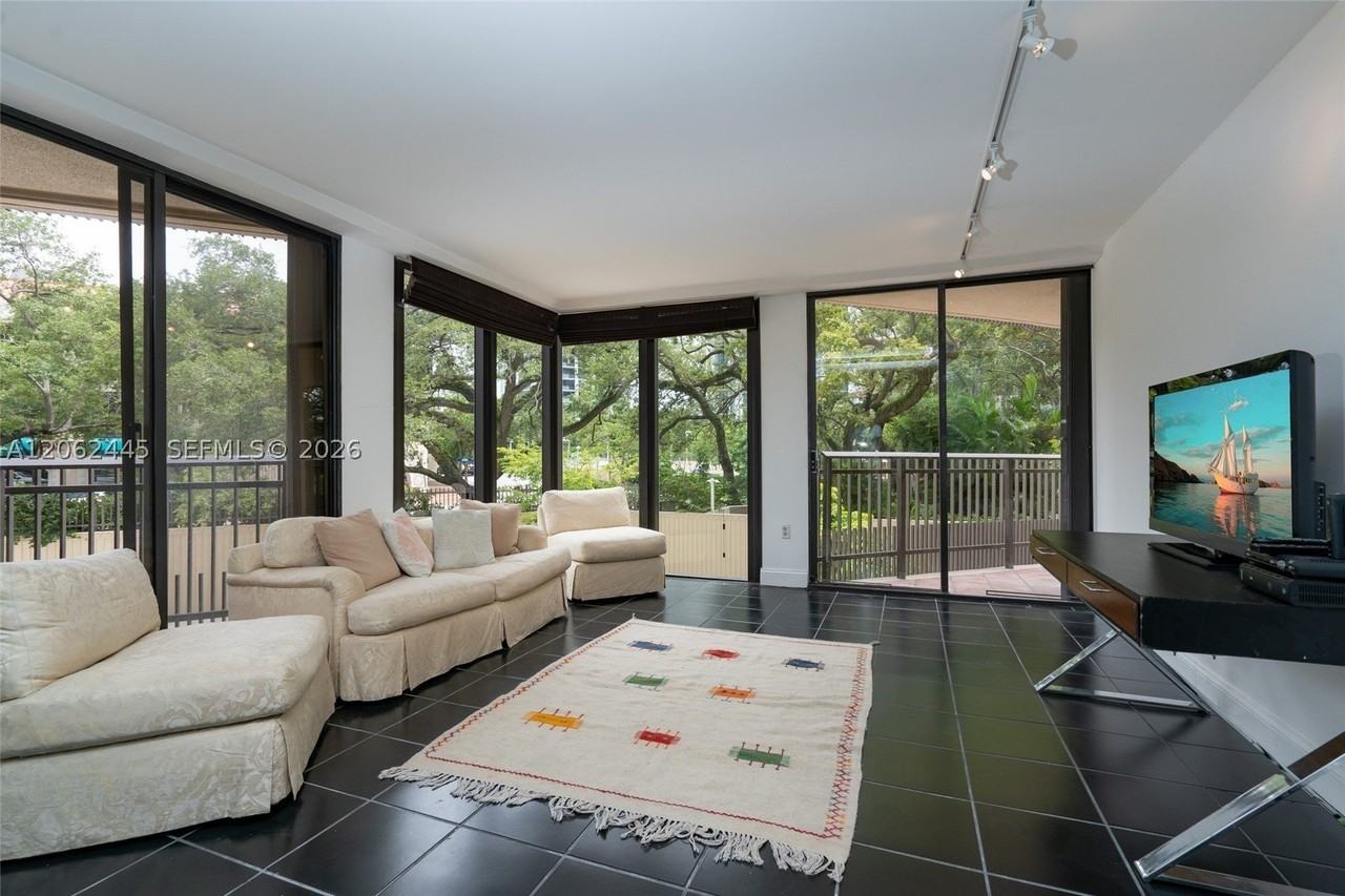 2901 S Bayshore Dr #2G - Photo 3 of 24