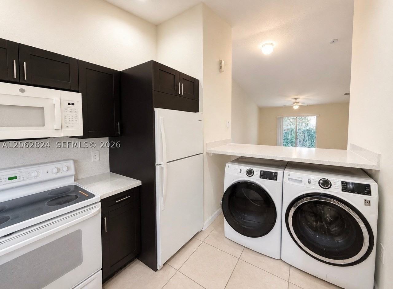 3864 Sw 48th Ave #3864 - Photo 2 of 10