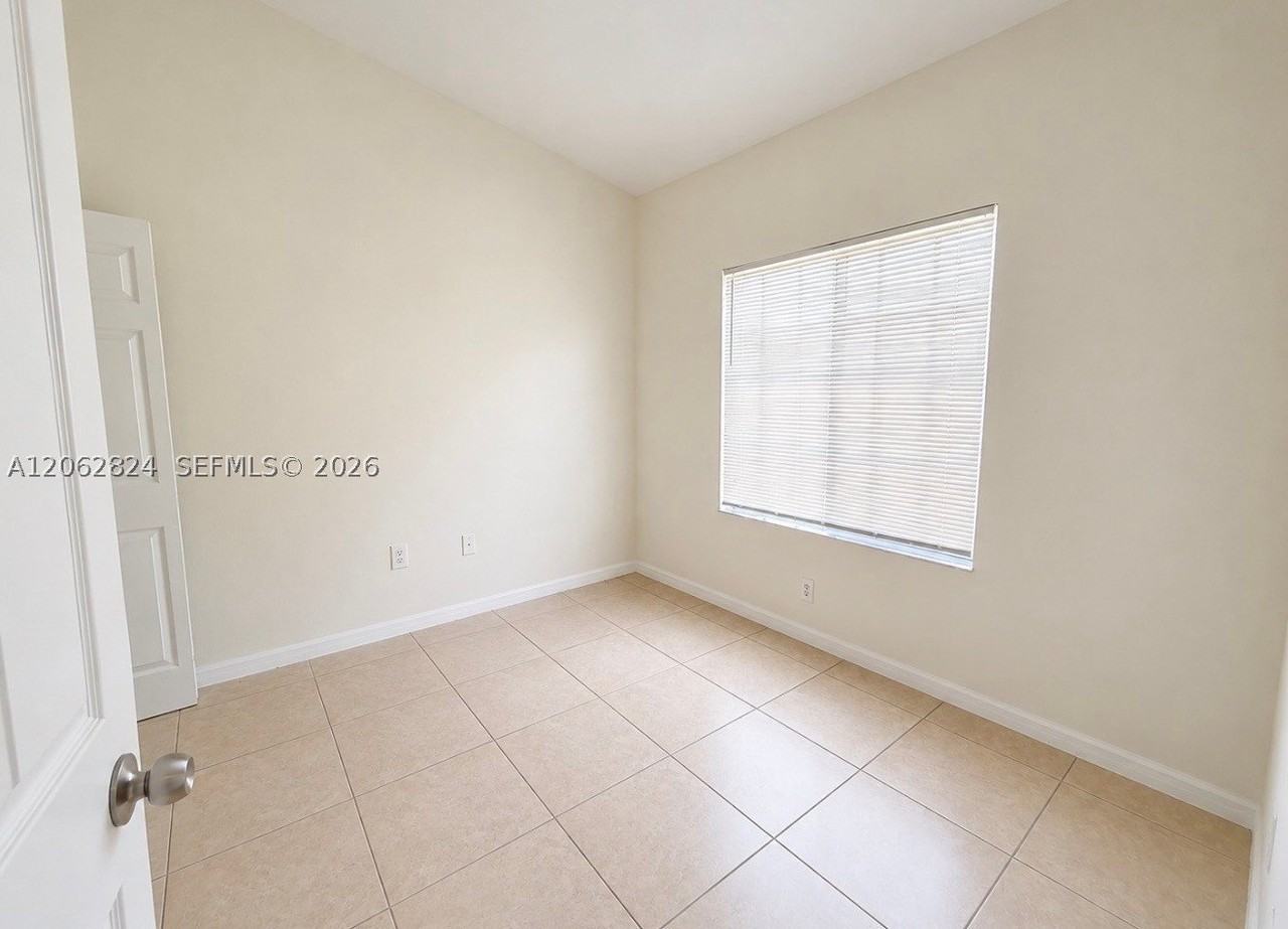 3864 Sw 48th Ave #3864 - Photo 5 of 10
