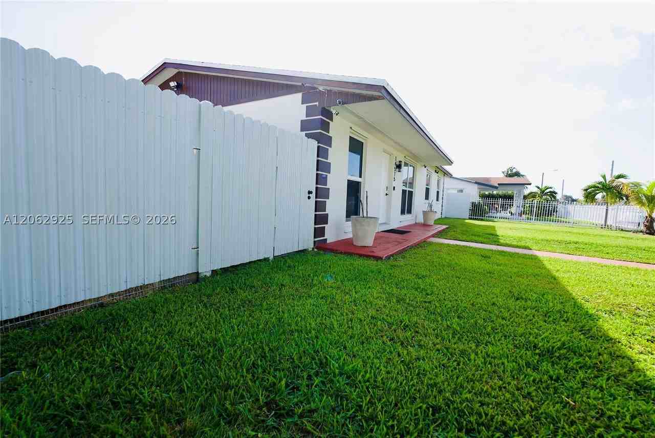 14515 Sw 105th Ct #0 - Photo 2 of 19