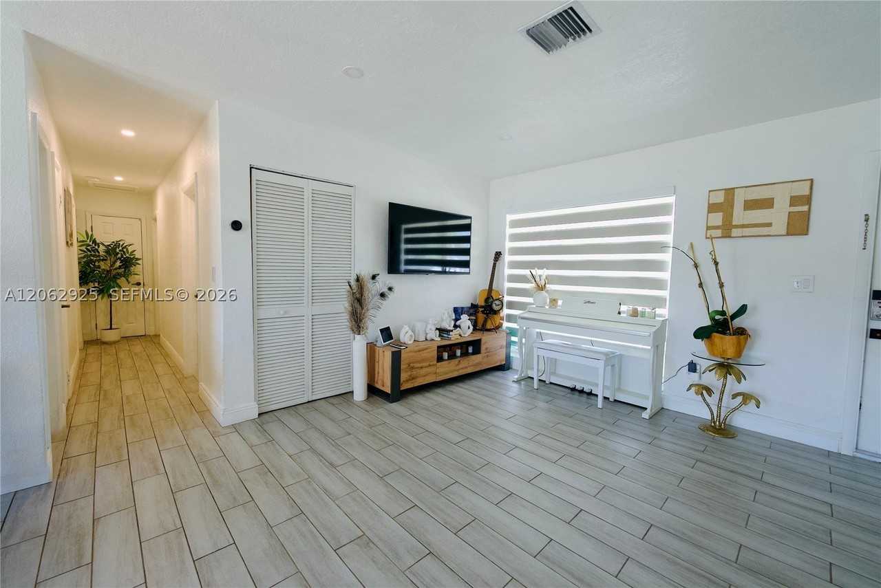 14515 Sw 105th Ct #0 - Photo 5 of 19