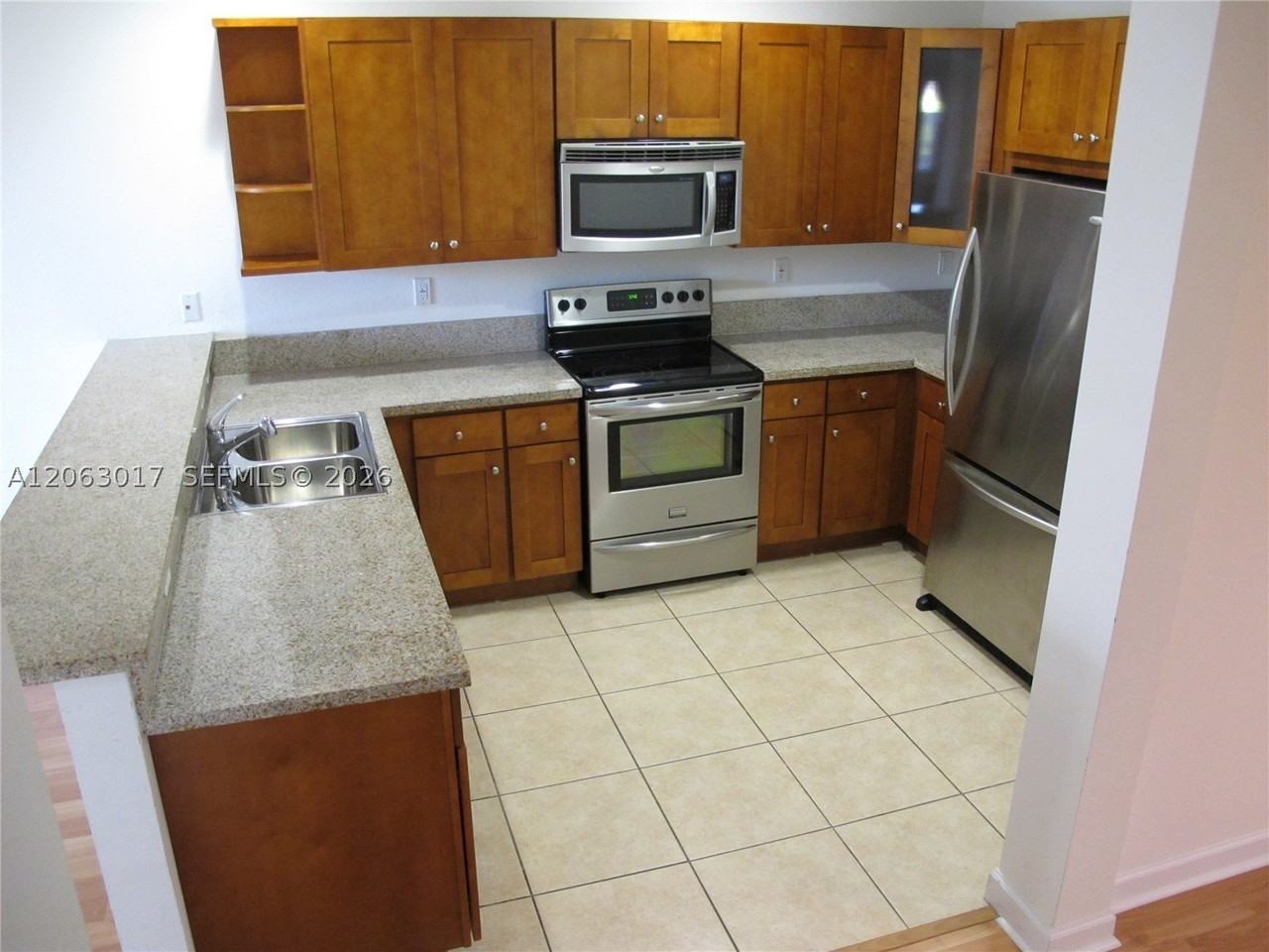 10716 Nw 76th Ln - Photo 6 of 17